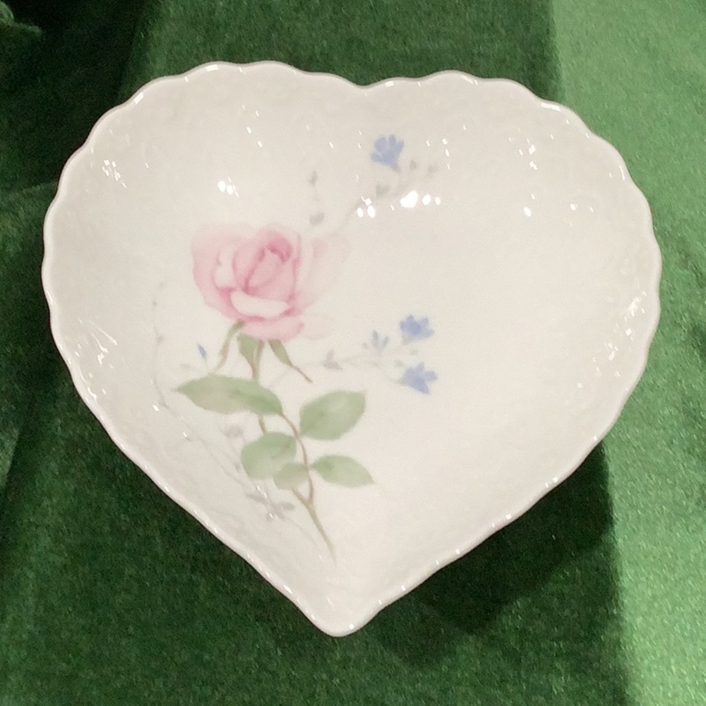 Mikasa Accent Dish